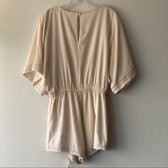 Mahina cream romper size M - Picture 8 of 10